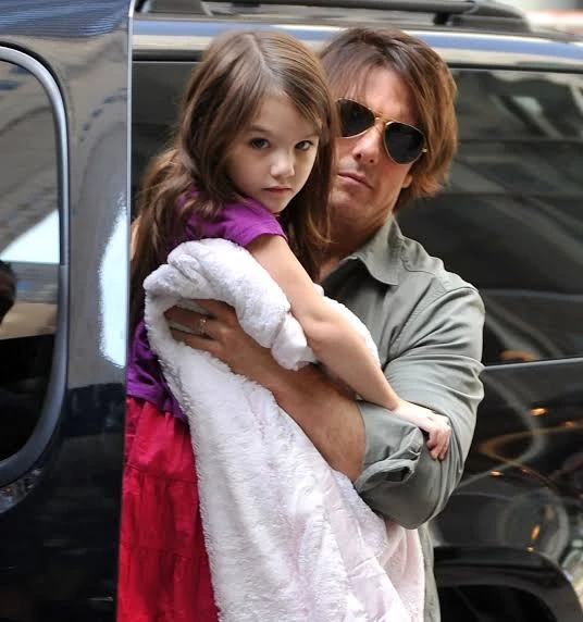 Tom Cruise có cả thế giới nhưng vĩnh viễn là người cha tồi trong mắt Suri Cruise - Hình 4