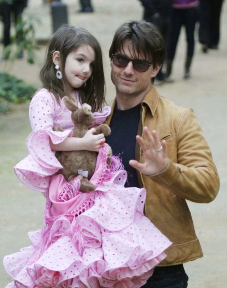 Tom Cruise có cả thế giới nhưng vĩnh viễn là người cha tồi trong mắt Suri Cruise - Hình 5