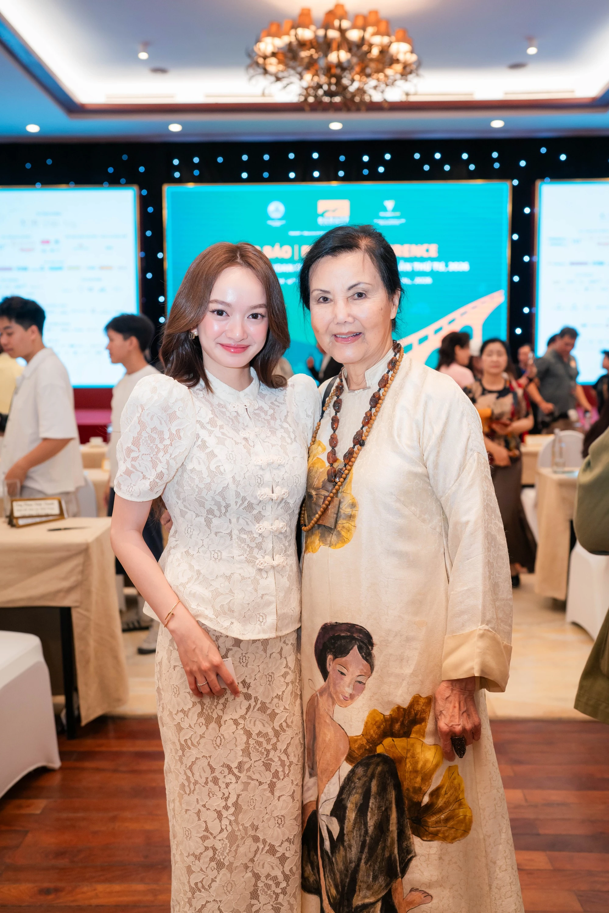 Việt Nam có duy nhất 1 mỹ nhân khiến cả thế giới rơi lệ, đổi đời thành minh tinh Hollywood chỉ nhờ đi dạo phố - Hình 7