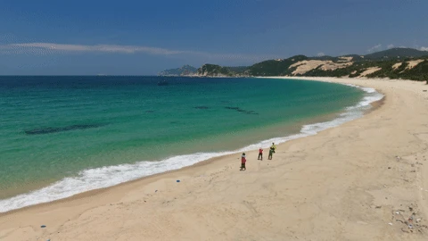 Bãi biển xanh như ngọc, ít người biết khiến khách Hà Nội vượt khổ ghé thăm - Hình 7