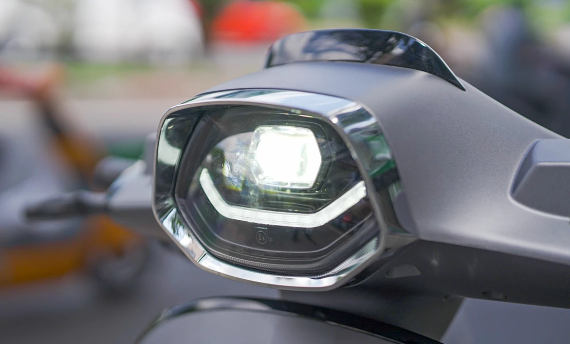 Phát hiện xe ga giá 21,5 triệu đồng ở Việt Nam đẹp như scooter châu Âu, tiết kiệm nhiên liệu, sử dụng không cần bằng lái - Hình 2