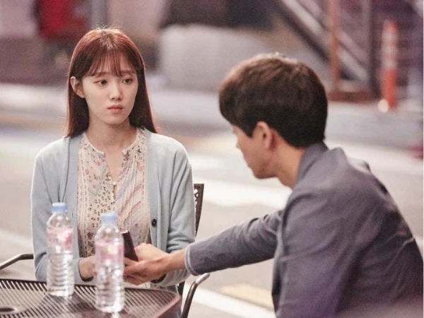 Thử lòng vợ và bồ, nằm trên giường b.ệ.n.h, chồng cay mắt với hành động của vợ - Hình 1