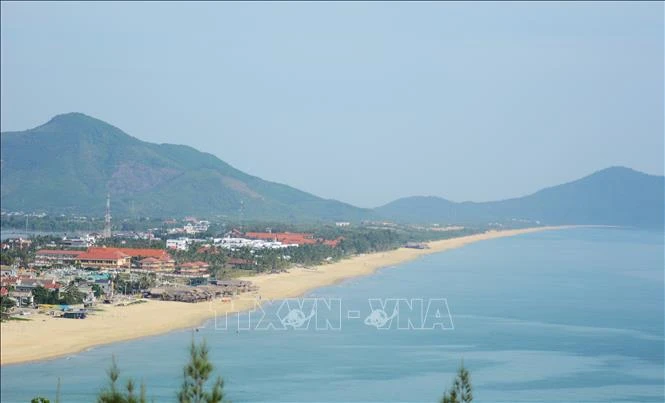 Vẻ đẹp quyến rũ của vịnh Lăng Cô - Hình 3