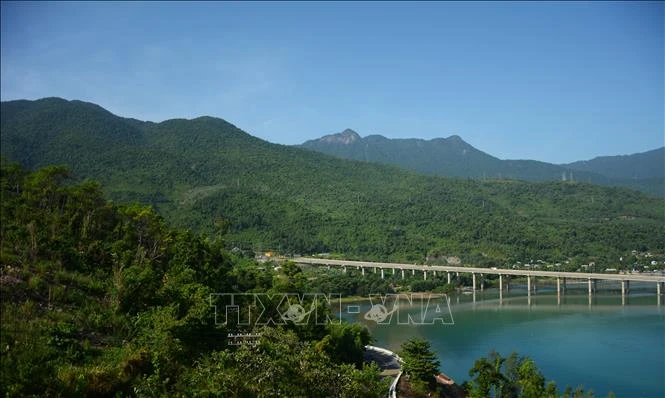Vẻ đẹp quyến rũ của vịnh Lăng Cô - Hình 8