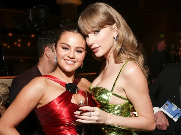 Chỉ có 4 từ để nói về siêu đám cưới của Taylor Swift và chồng cầu thủ: Tràn ngập ảnh chế - Hình 8