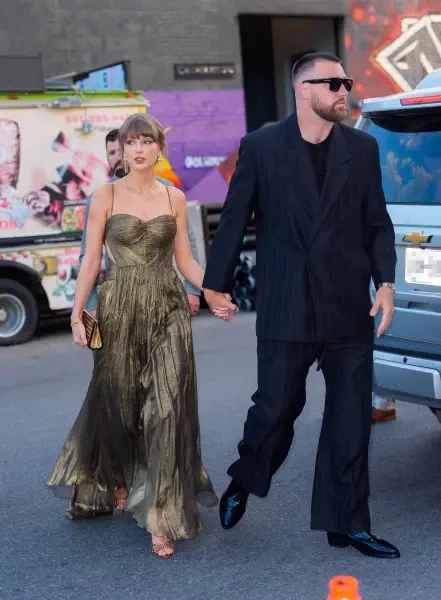 Chỉ có 4 từ để nói về siêu đám cưới của Taylor Swift và chồng cầu thủ: Tràn ngập ảnh chế - Hình 10