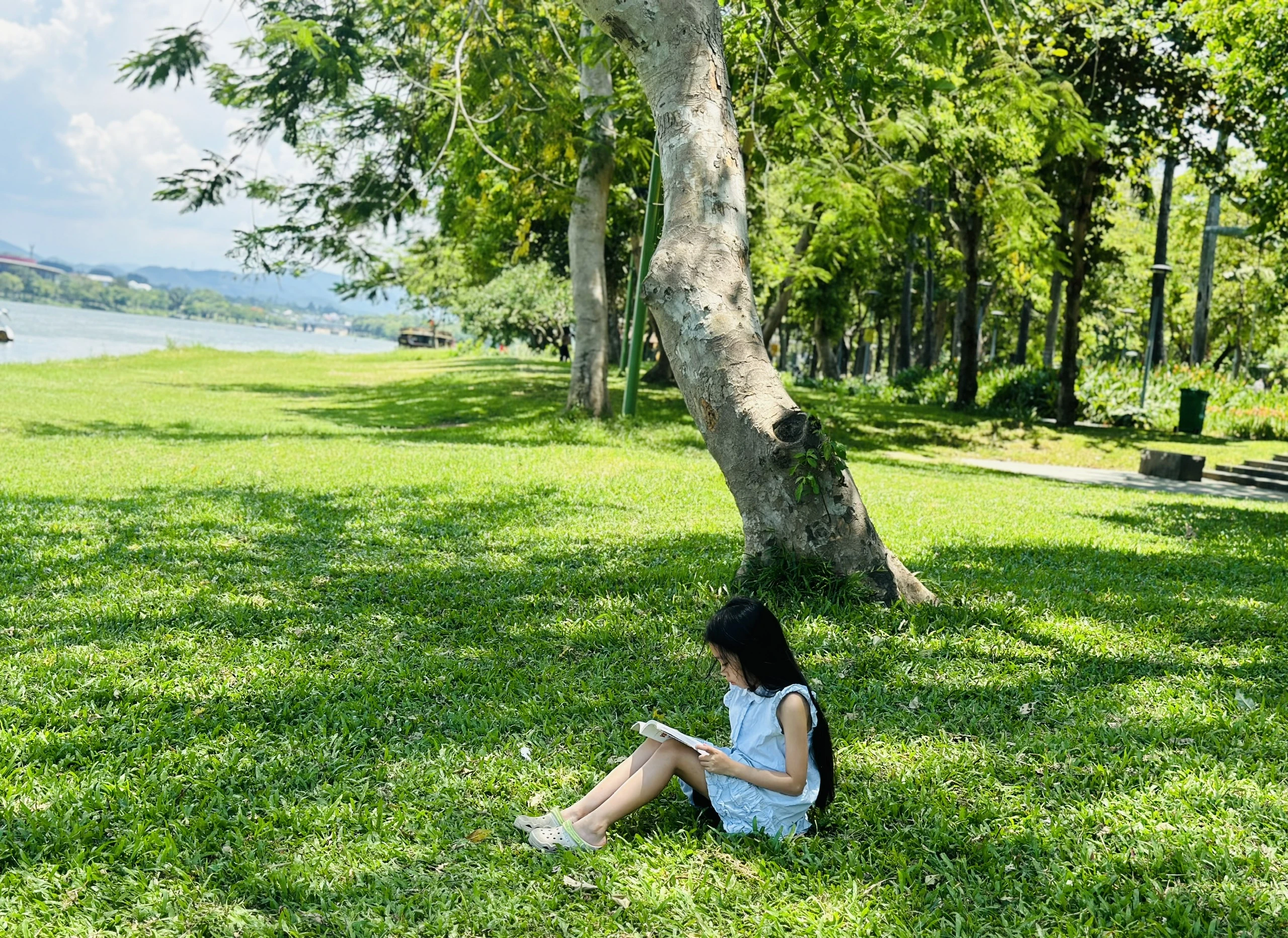 Có một nàng thơ rất khác ở Huế: Sông Hương và Mùa hè đẹp nhất! - Hình 6