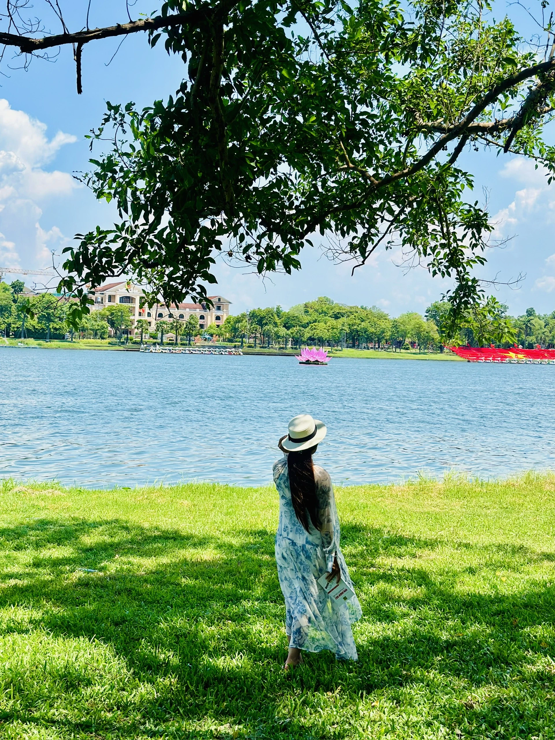 Có một nàng thơ rất khác ở Huế: Sông Hương và Mùa hè đẹp nhất! - Hình 10