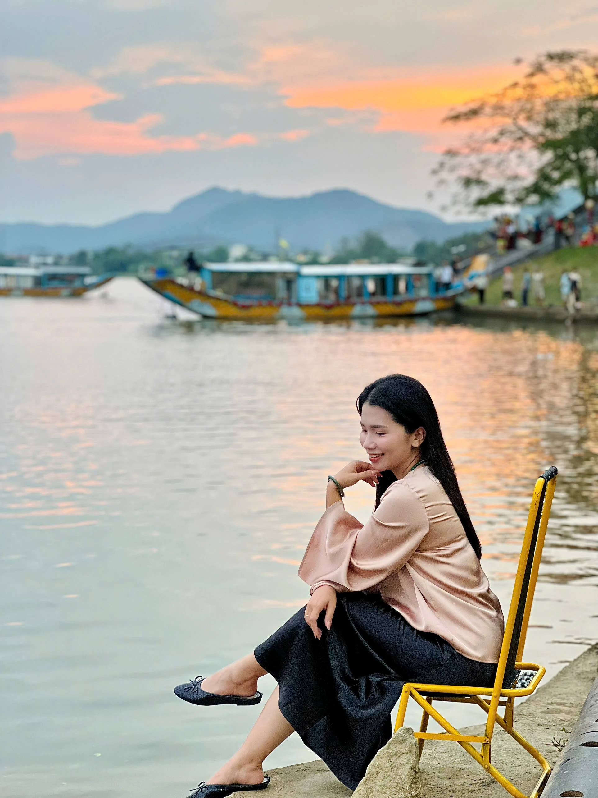 Có một nàng thơ rất khác ở Huế: Sông Hương và Mùa hè đẹp nhất! - Hình 17