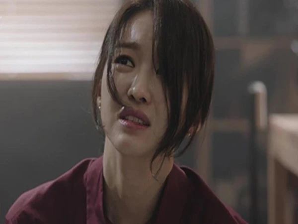 Đi thăm bạn thân vừa sinh em bé, tôi chết lặng khi thấy bóng lưng quen thuộc nép sau bức tường ban công phòng đẻ - Hình 1