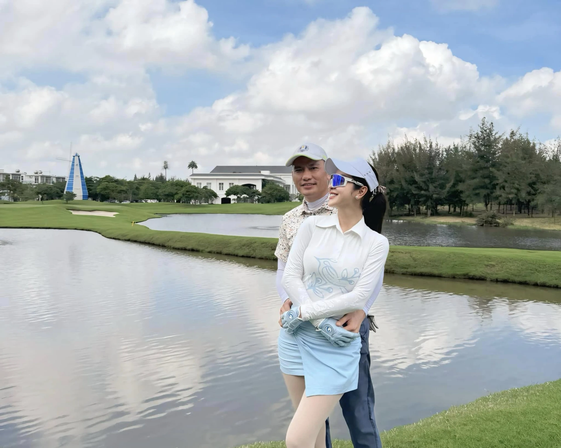 Hoa hậu đẹp bậc nhất Việt Nam tỏ tình với đại gia: Nghe chàng hát, em vẫn bị gục ngã như lần đầu - Hình 6