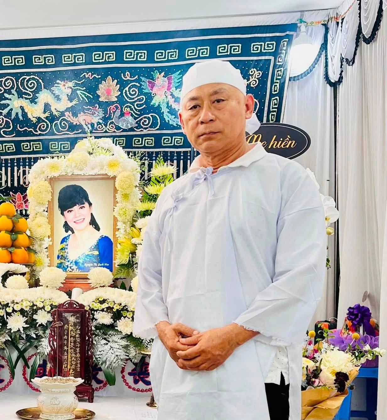 Bạch Vân được NSND Tạ Minh Tâm bế suốt nửa giờ trước khi trút hơi thở cuối, gương mặt vẫn xinh đẹp - Hình 1