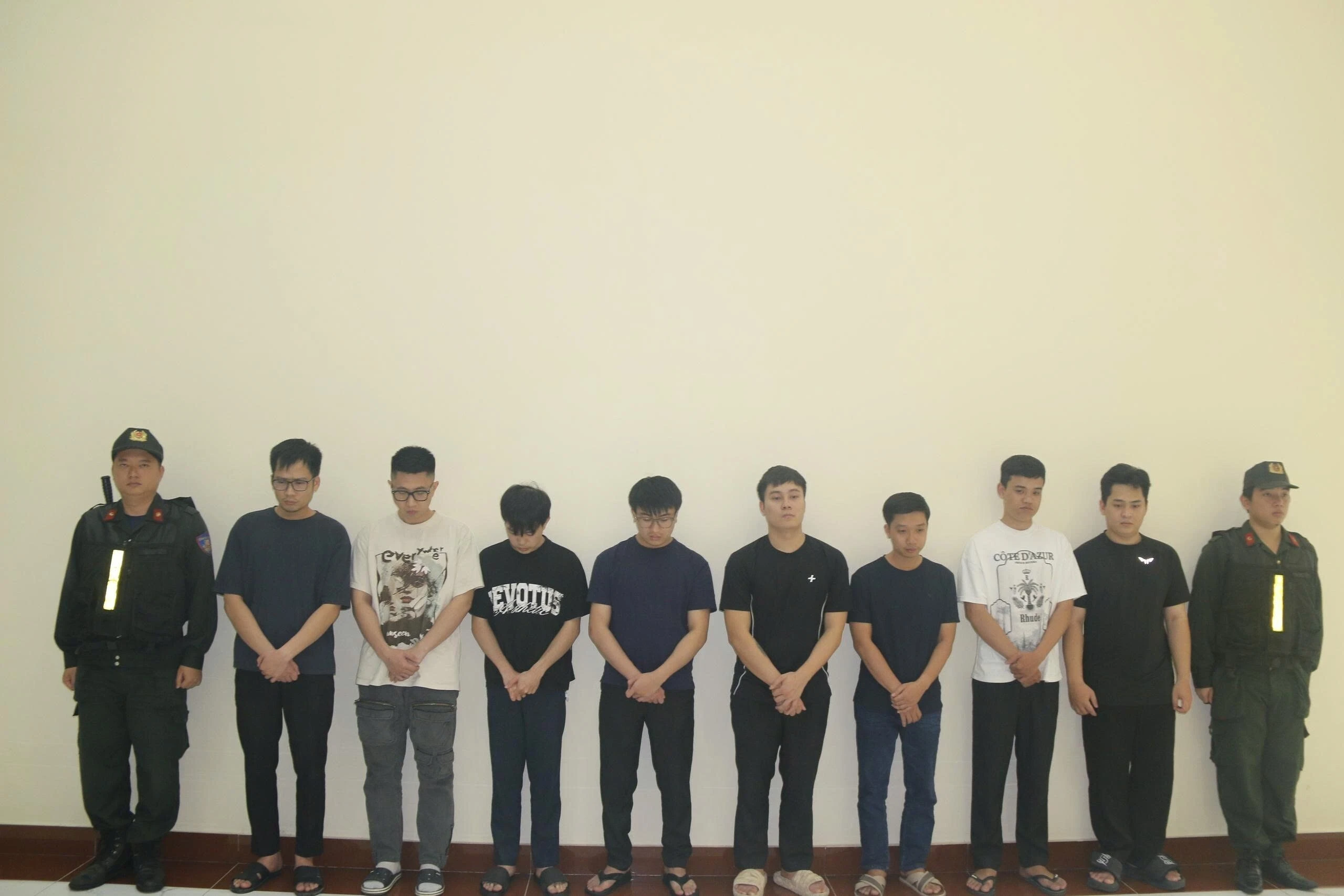 Bắt giữ 12 người lừa đảo 900 tỷ đồng qua 10.000 gói hợp đồng kỳ nghỉ ở TPHCM - Hình 1