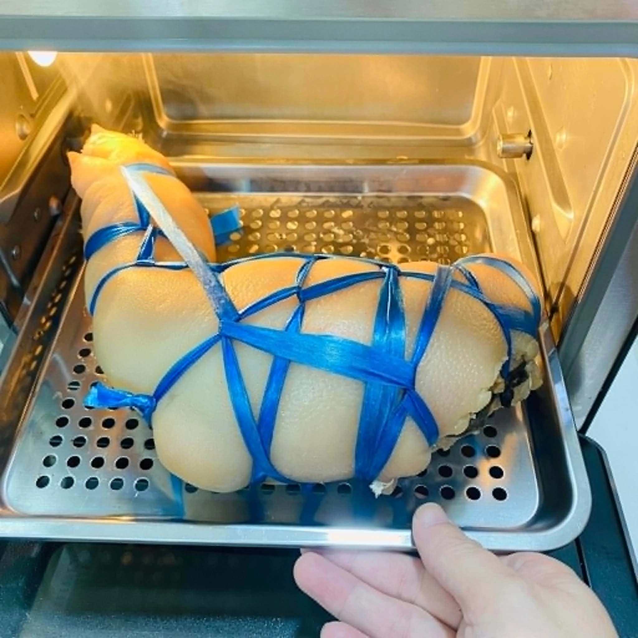 Cách làm chân giò nhồi thịt thơm ngon, lạ miệng cho bữa cơm gia đình - Hình 1