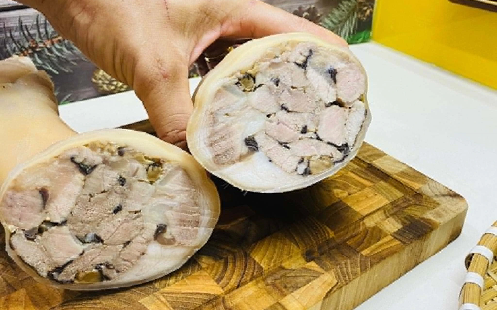 Cách làm chân giò nhồi thịt thơm ngon, lạ miệng cho bữa cơm gia đình - Hình 2