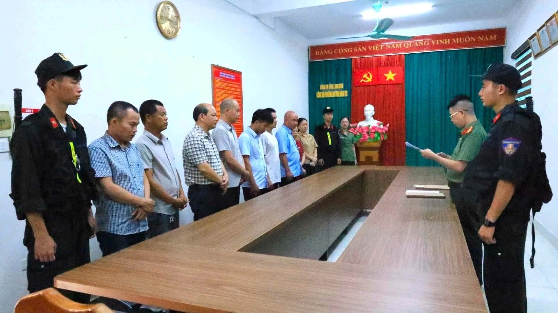 Phó chủ tịch xã cùng bộ sậu tham ô gần 7 tỷ đồng tiền công đức đền Bắc Lệ - Hình 1