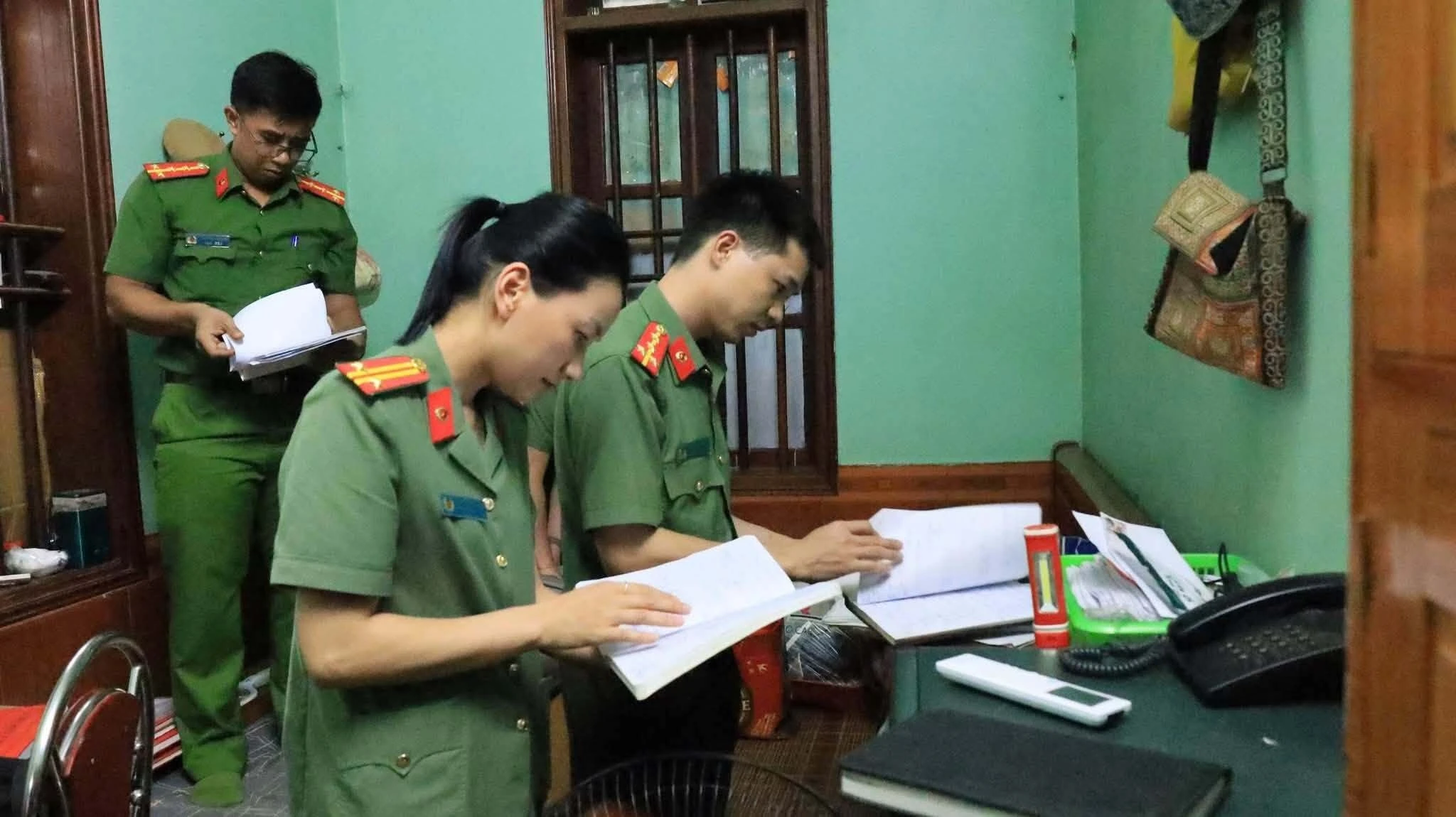 Phó chủ tịch xã cùng bộ sậu tham ô gần 7 tỷ đồng tiền công đức đền Bắc Lệ - Hình 2