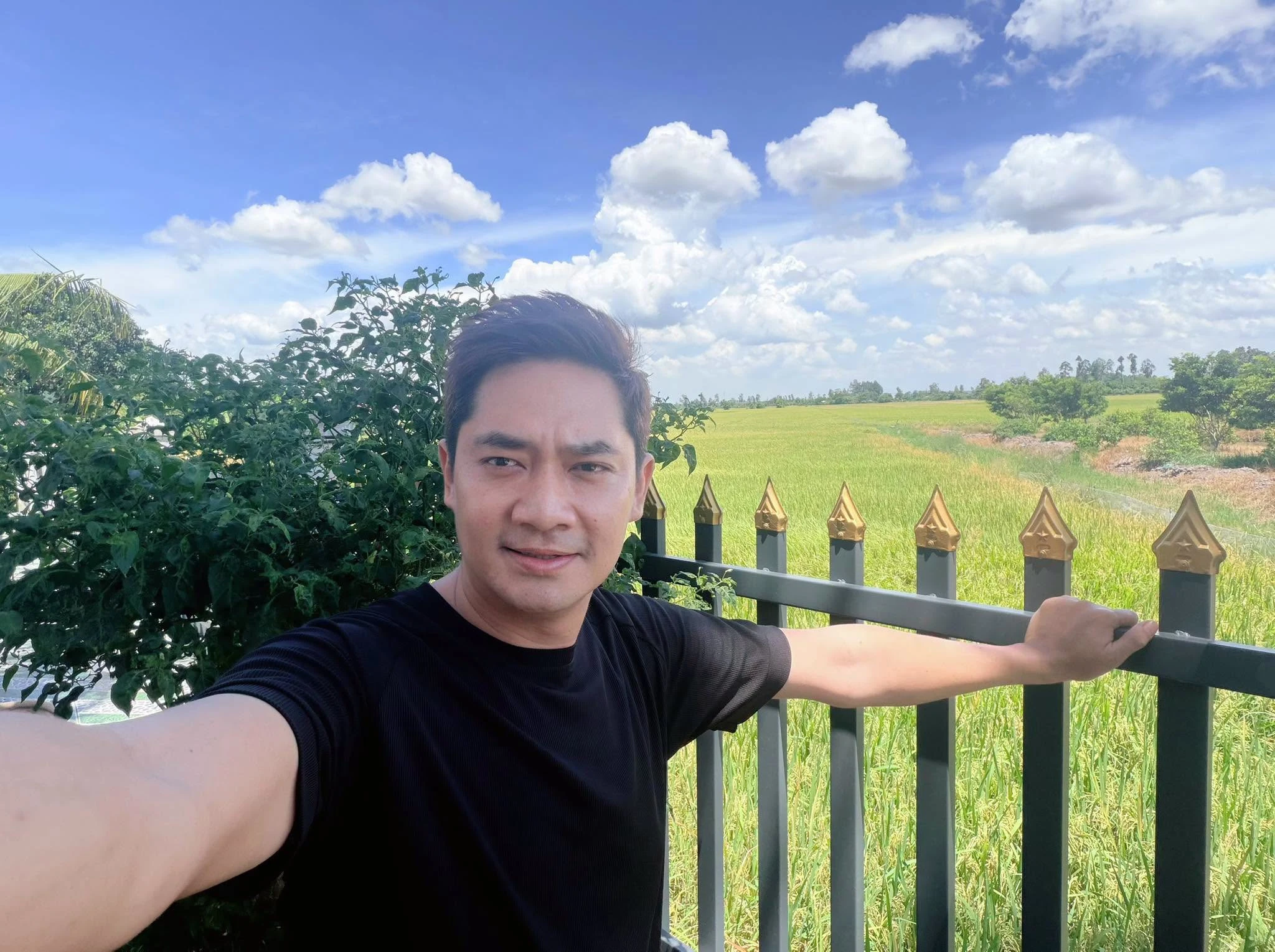 Diễn viên Minh Luân ở tuổi 41: Sống kín tiếng, vui thú điền viên với cơ ngơi 20.000 m² - Hình 6