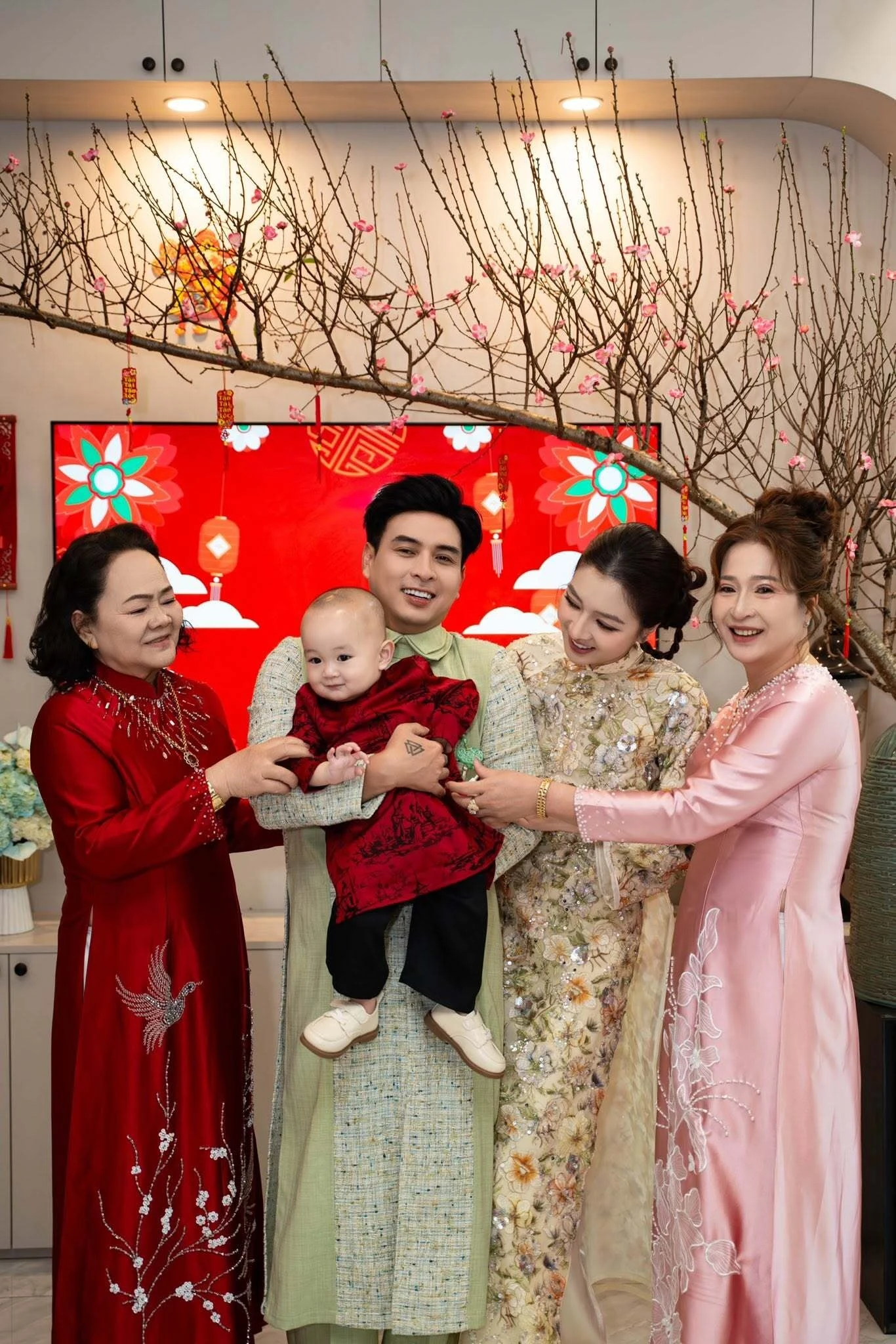 Hồ Quang Hiếu lấy vợ kém 17 tuổi: Tôi vừa chăm con nhỏ, vừa chăm vợ bầu - Hình 6