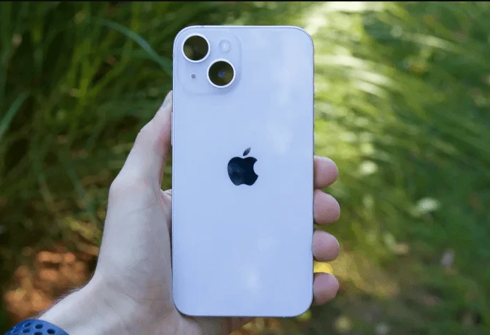 iPhone 14 chính thức rời kệ hàng Việt Nam: Dấu chấm hết cho kỷ nguyên cổng Lightning - Hình 1