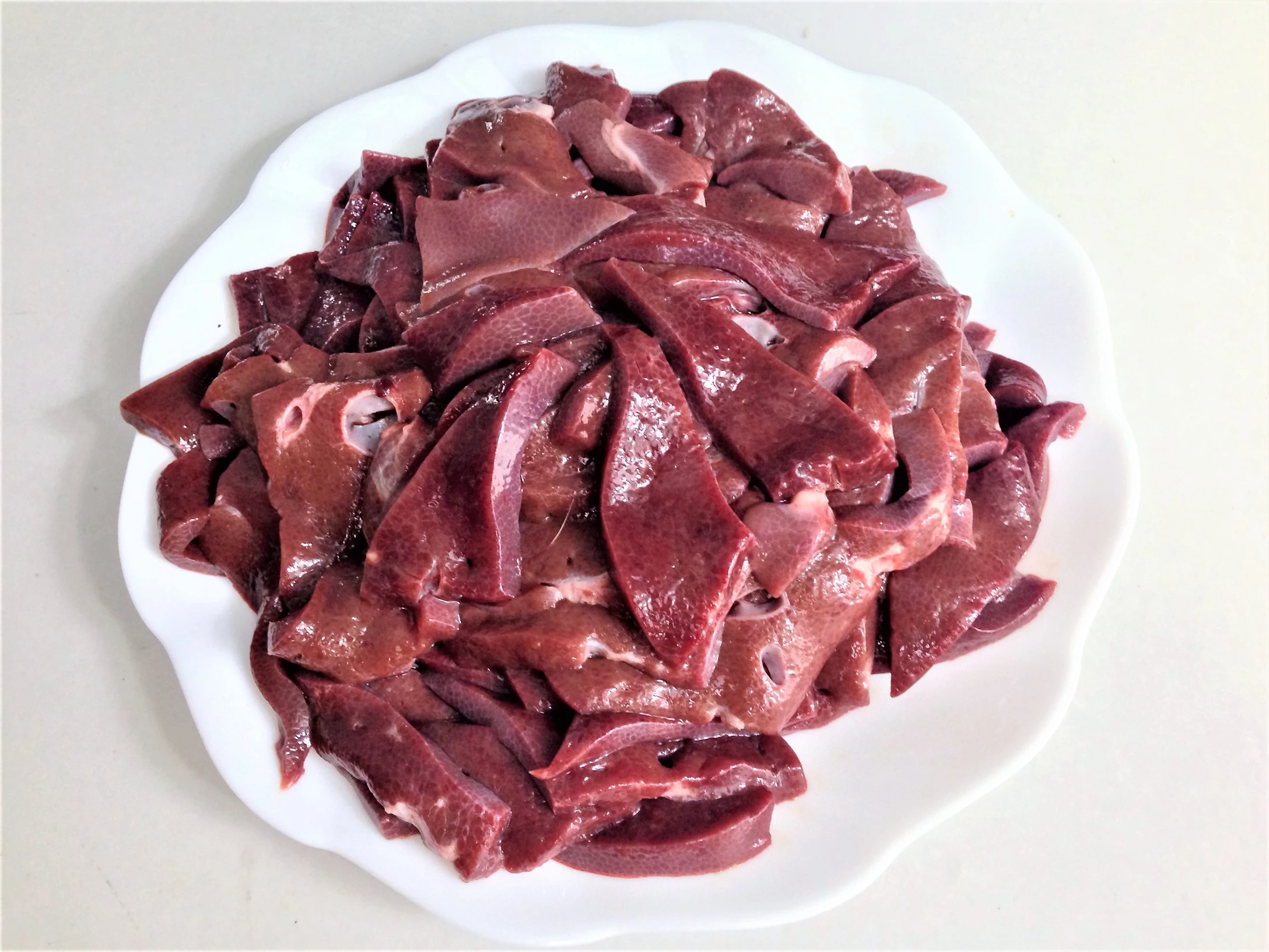 Ít người mua vì nghĩ không bổ, phần thịt lợn giá rẻ này lại giàu vitamin A và sắt, ăn đúng cách vừa ngon vừa bổ - Hình 1