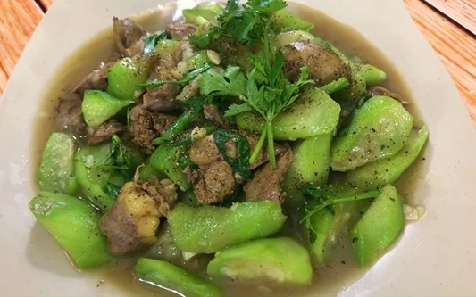 Ít người mua vì nghĩ không bổ, phần thịt lợn giá rẻ này lại giàu vitamin A và sắt, ăn đúng cách vừa ngon vừa bổ - Hình 2