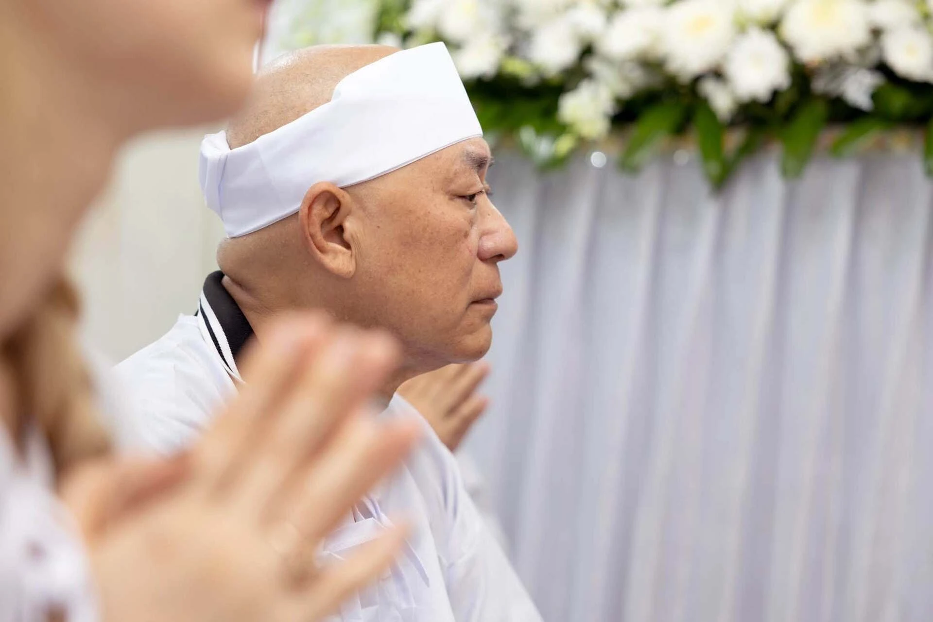 NSND Tạ Minh Tâm khóc nghẹn trong đám tang vợ - nghệ sĩ Bạch Vân - Hình 12