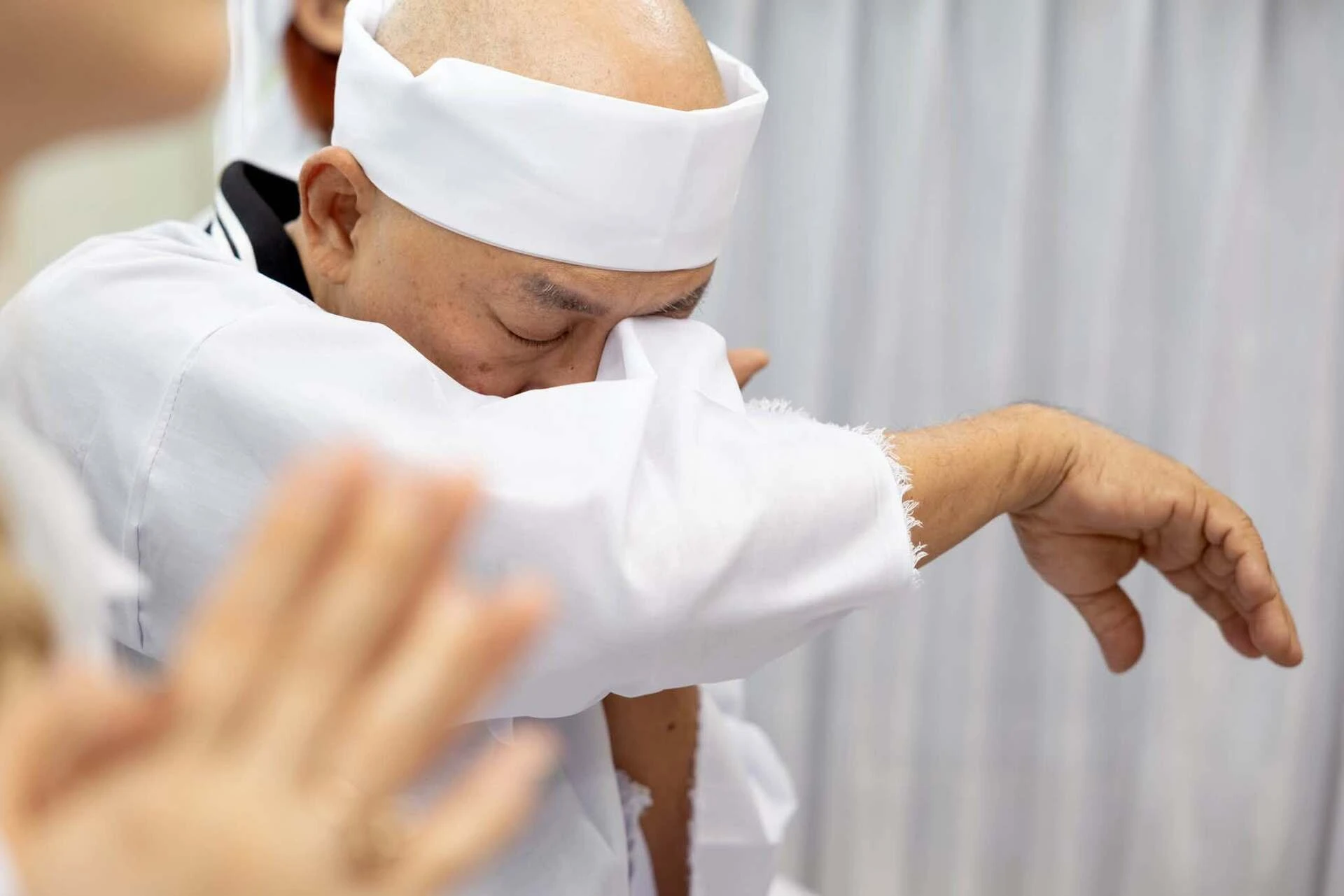NSND Tạ Minh Tâm khóc nghẹn trong đám tang vợ - nghệ sĩ Bạch Vân - Hình 11