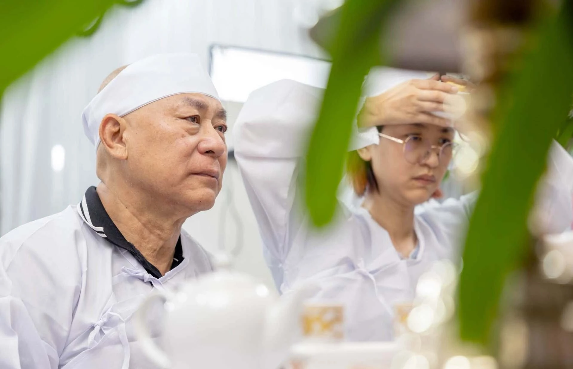 NSND Tạ Minh Tâm khóc nghẹn trong đám tang vợ - nghệ sĩ Bạch Vân - Hình 9