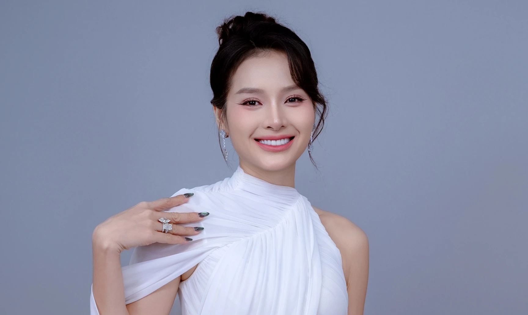Phương Trinh Jolie nói lý do miệt mài đi học tuổi 38 và mối duyên với bolero - Hình 1