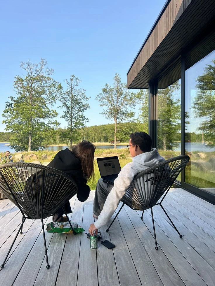 Work from anywhere là gì mà chỉ có người đi làm đủ xịn mới đu được? - Hình 2