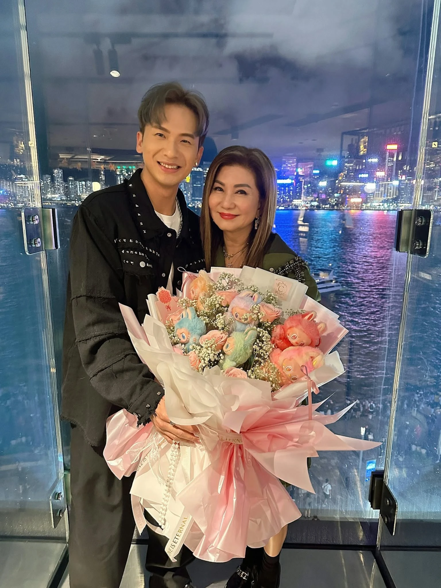 1 nam diễn viên truyền hình giờ vàng ăn cắp quà sinh nhật của sếp lớn, bị bắt quả tang liền bao biện cực khó đỡ - Hình 1