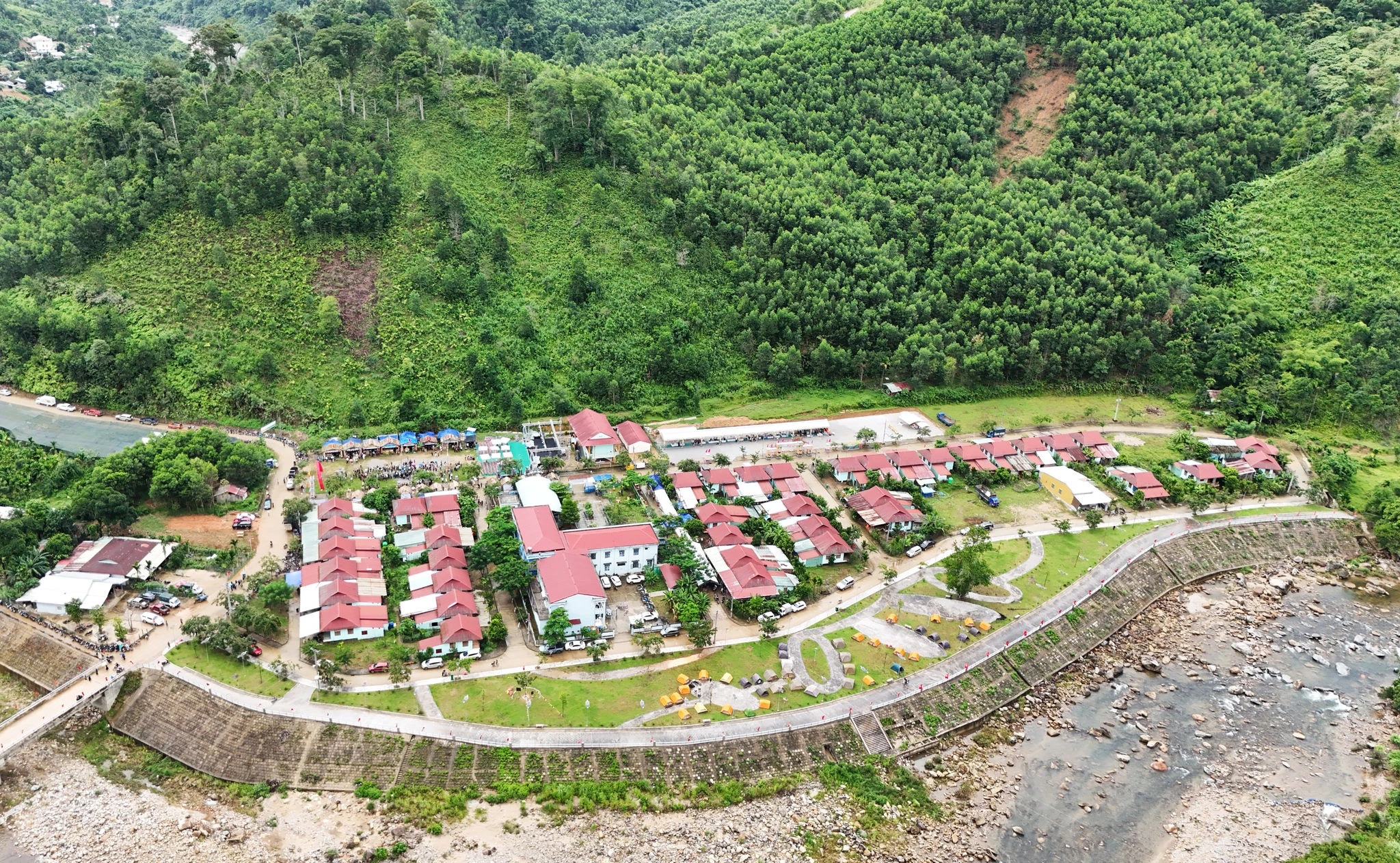 Để hương quế Trà Leng bay xa... - Hình 1