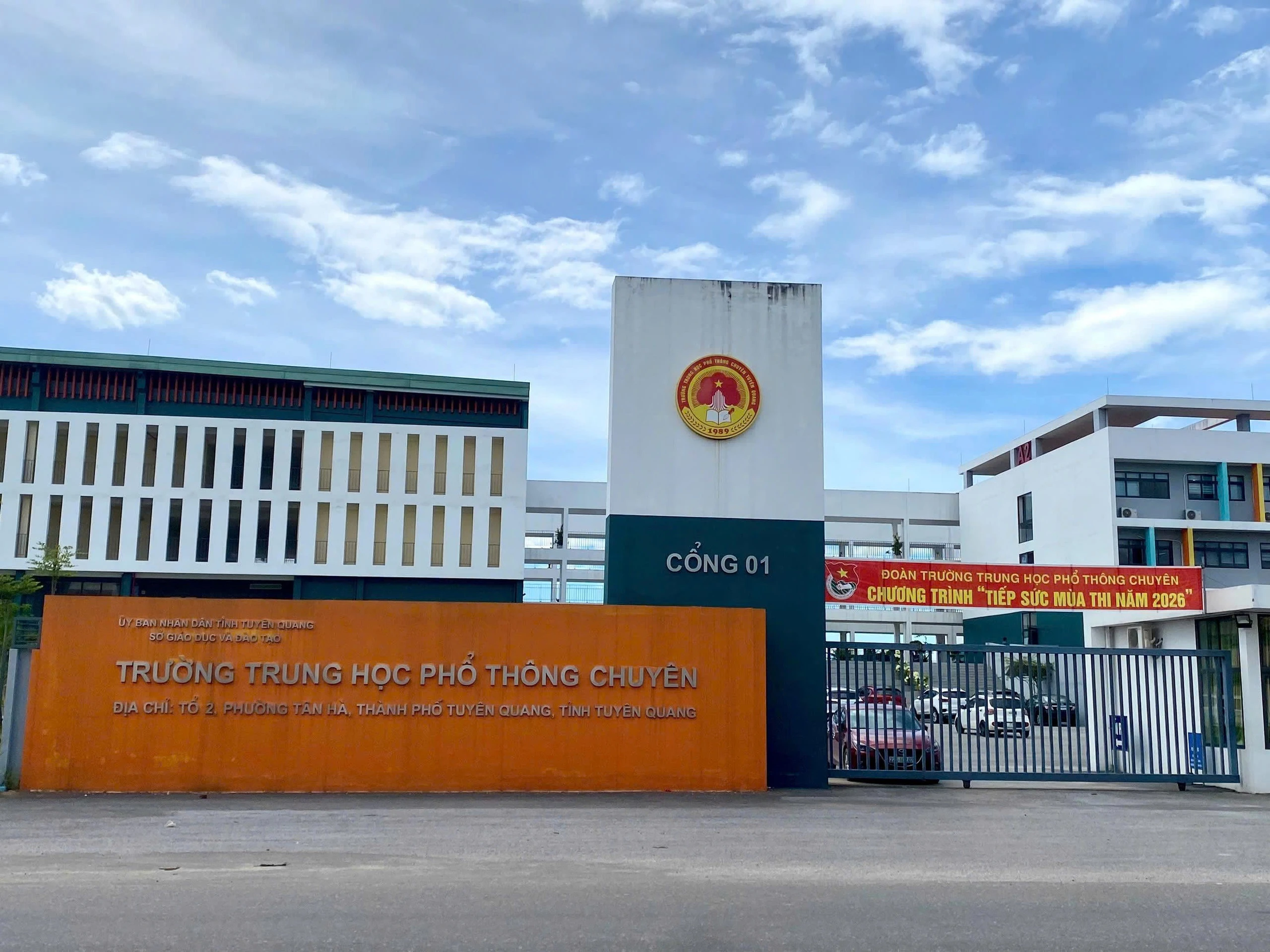 Khởi tố phó hiệu trưởng và 2 người khác trong vụ 140 điểm 10 toán tốt nghiệp ở Tuyên Quang - Hình 1