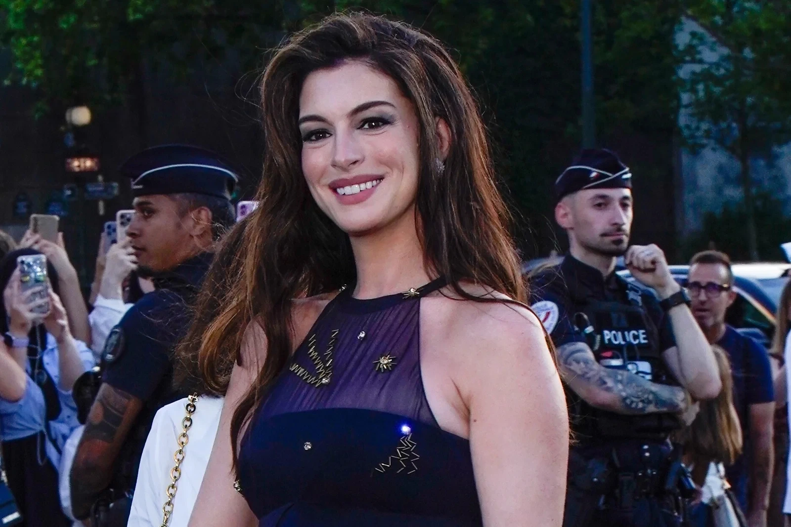 Không còn gì để nói về nhan sắc của Anne Hathaway - Hình 2