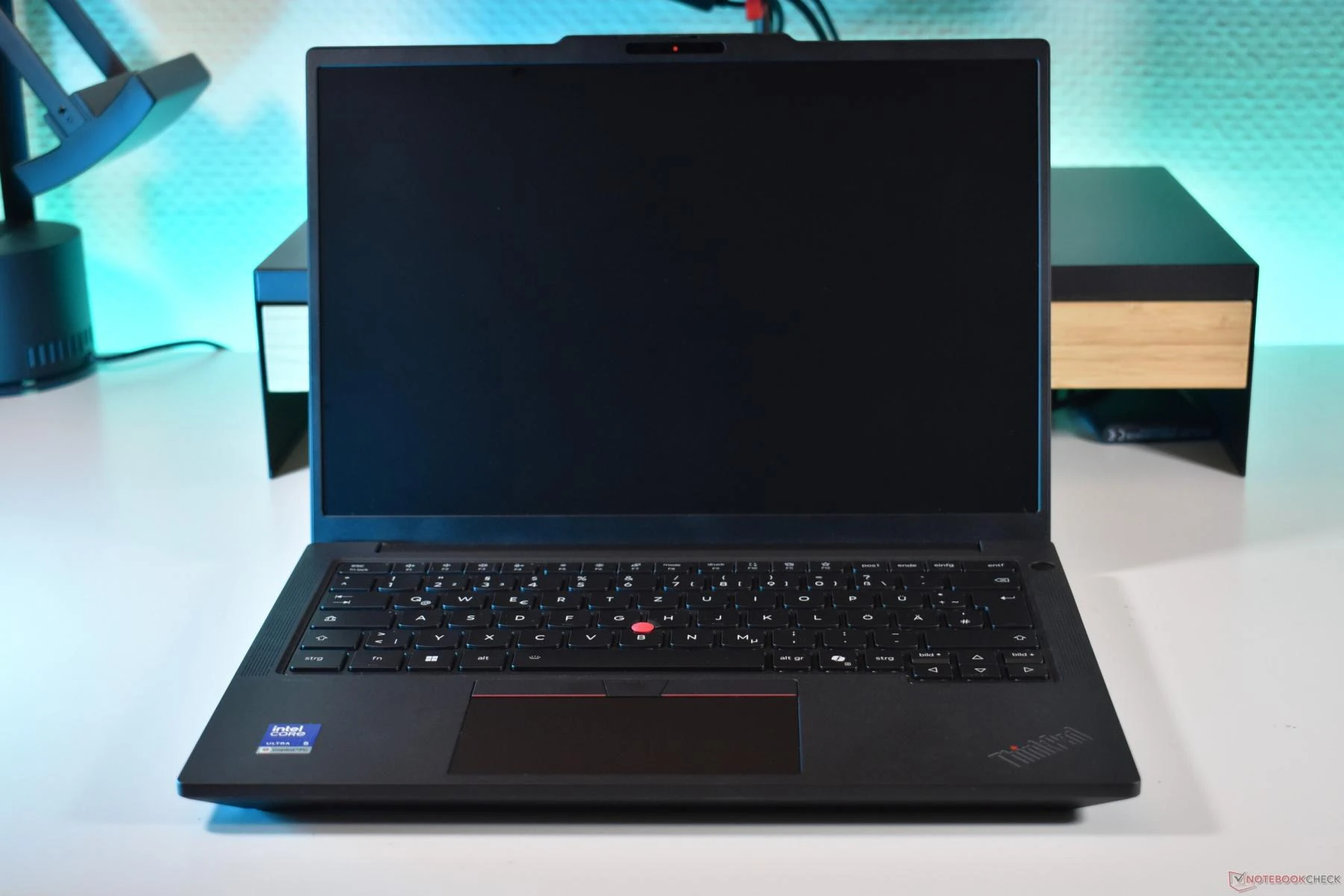 Lenovo ThinkPad T14s Gen 7: Trọng lượng siêu nhẹ nhưng hiệu năng dậm chân tại chỗ - Hình 1