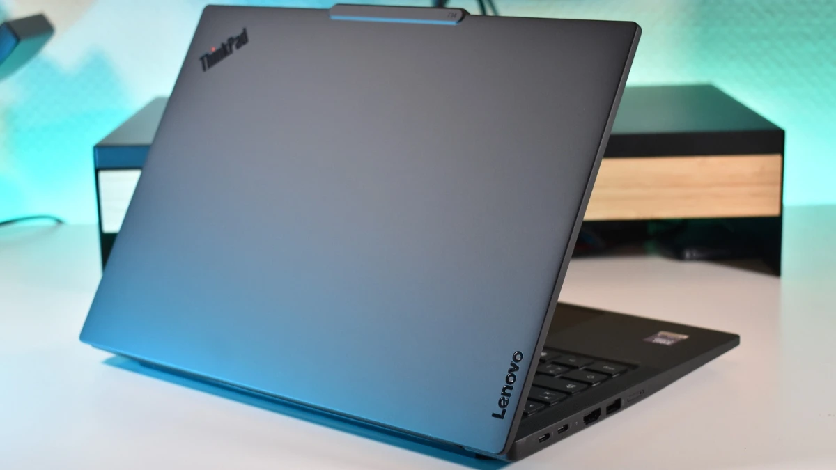 Lenovo ThinkPad T14s Gen 7: Trọng lượng siêu nhẹ nhưng hiệu năng dậm chân tại chỗ - Hình 2