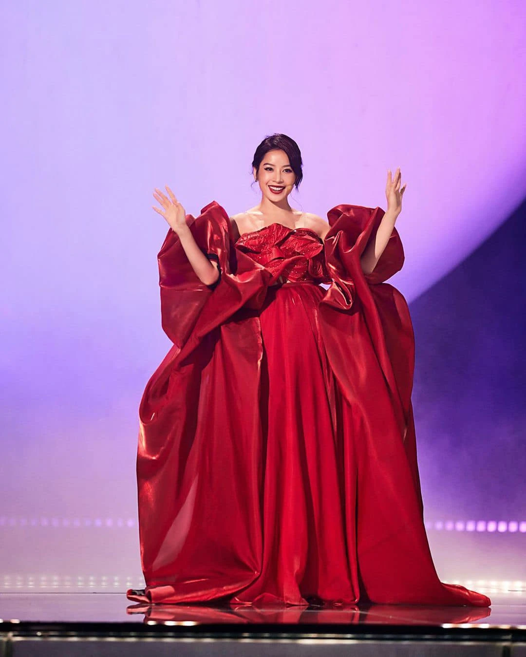 Mỹ nhân Việt đầu tiên đổ bộ thảm đỏ Weibo, được truyền thông Trung khen đẹp hơn Triệu Lệ Dĩnh - Hình 2