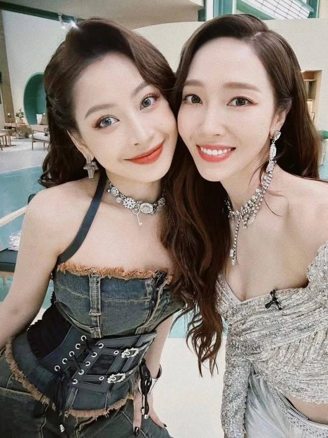 Mỹ nhân Việt đầu tiên đổ bộ thảm đỏ Weibo, được truyền thông Trung khen đẹp hơn Triệu Lệ Dĩnh - Hình 7