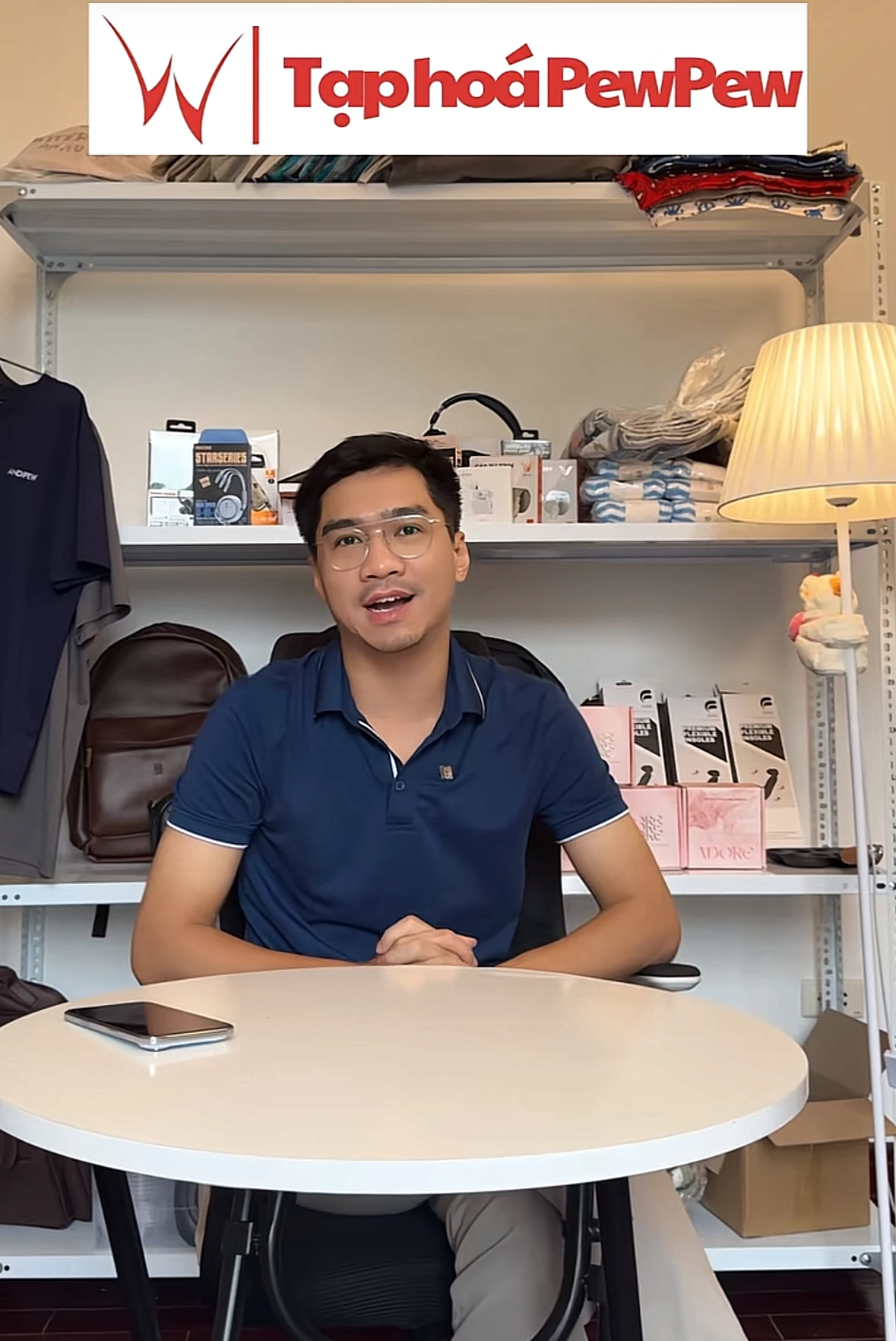 Người nổi tiếng mở chuỗi bánh mì, giặt ủi ở TP.HCM, Hà Nội: Từng trắng tay bán xe máy trả nợ, cưới vợ về vẫn ở nhà thuê - Hình 1