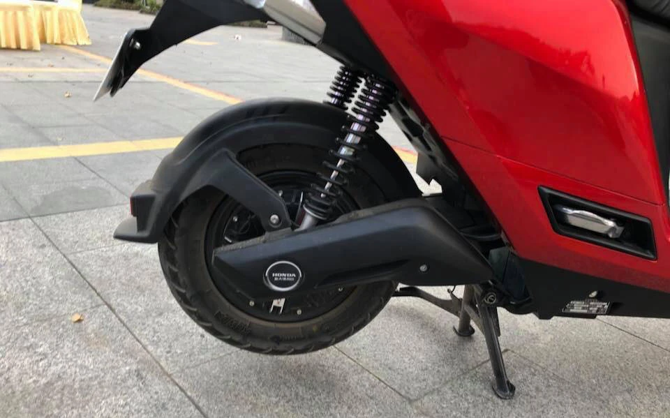 Trải nghiệm xe máy điện Honda giá 17,7 triệu đồng đẹp tựa Lead khiến người dùng bất ngờ vì chạy êm và đi xa tới 100km - Hình 4