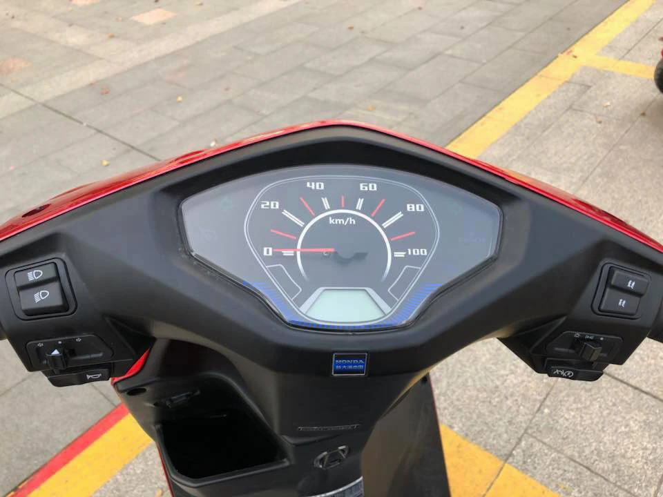 Trải nghiệm xe máy điện Honda giá 17,7 triệu đồng đẹp tựa Lead khiến người dùng bất ngờ vì chạy êm và đi xa tới 100km - Hình 2