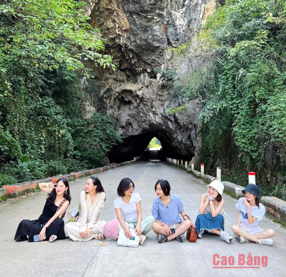 Điểm check-in viral đánh thức du lịch Cao Bằng - Hình 2