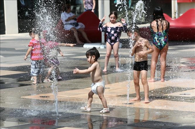 Israel bước vào đợt nắng nóng cực đoan, nhiệt độ nhiều nơi lên gần 50C - Hình 1