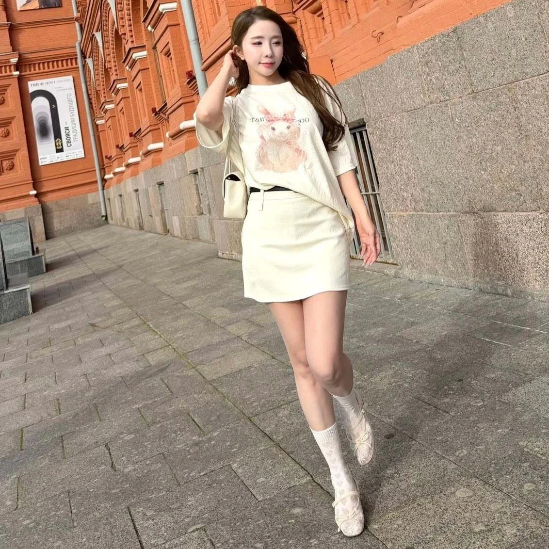Sắc vóc nóng bỏng, thời trang nữ tính trẻ trung của Quỳnh Nga ở tuổi U40 - Hình 13