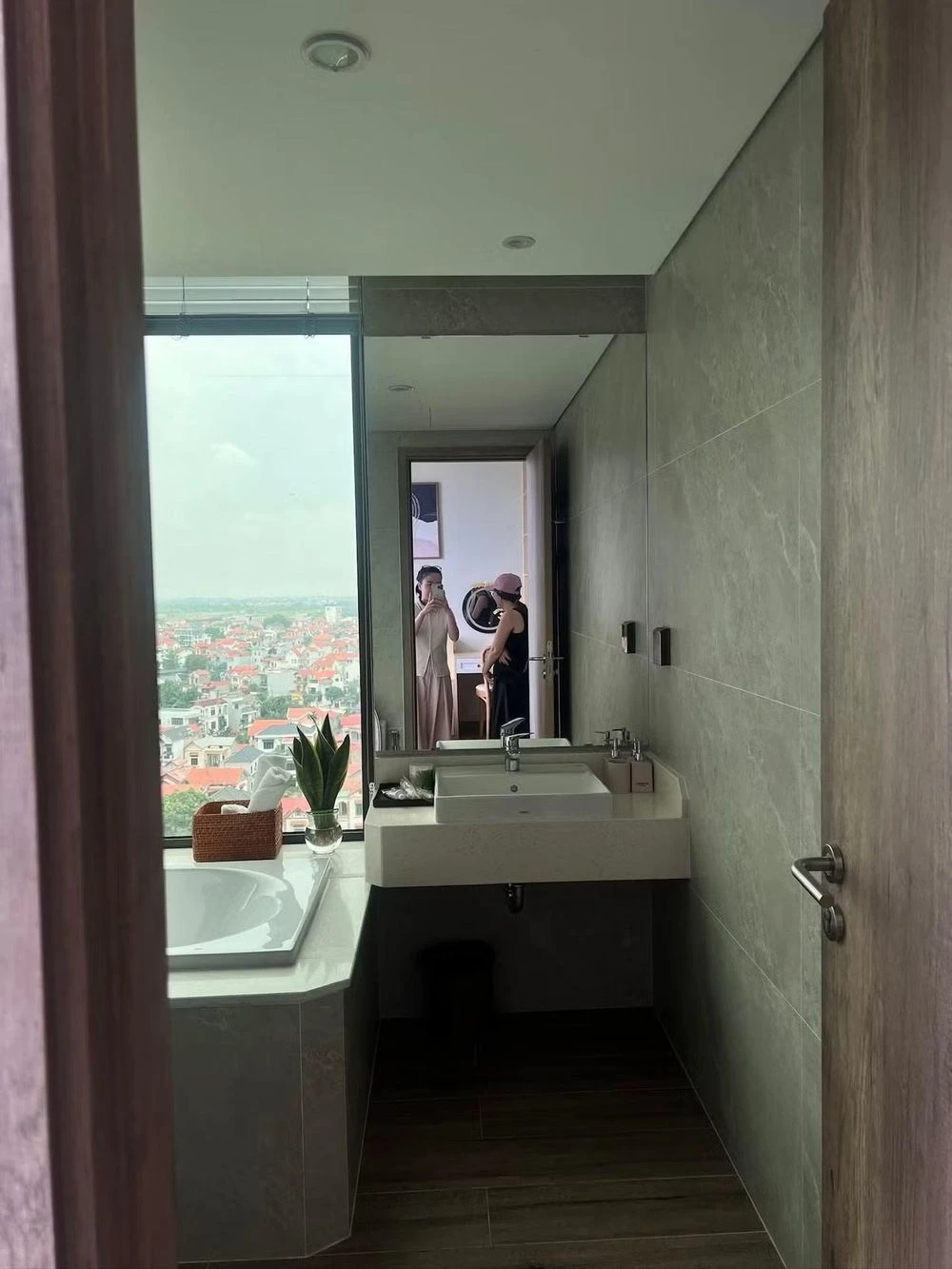 Sự thay đổi của căn hộ cho ba thế hệ trước và sau khi cải tạo - Hình 15