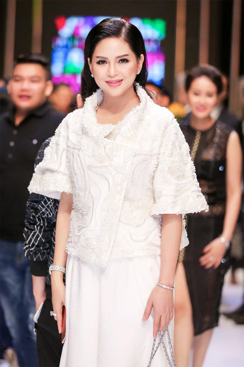 Từ ca sĩ, CEO đến á hậu cùng tên Thủy Tiên nổi tiếng nhất showbiz Việt - Hình 3