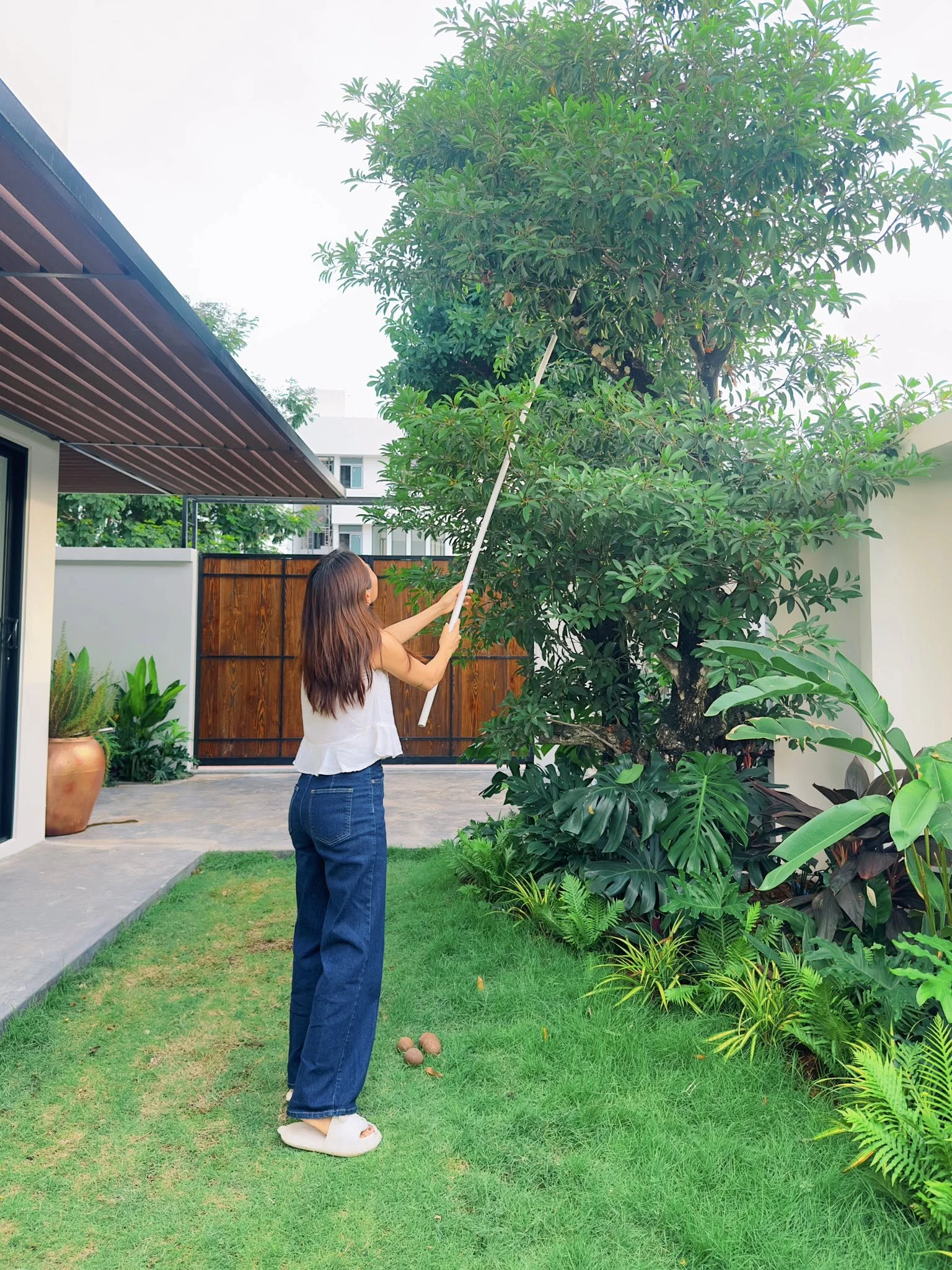 Bên trong biệt thự 500m2 như khu nghỉ dưỡng của nam ca sĩ quê Ninh Bình lấy vợ miền Tây, 3 thế hệ cùng chung sống - Hình 7