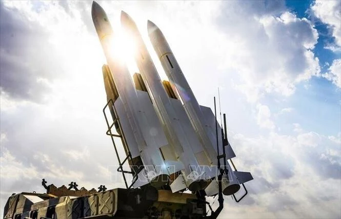 IRGC tuyên bố tên lửa Iran có khả năng thay đổi quỹ đạo sau khi phóng - Hình 1