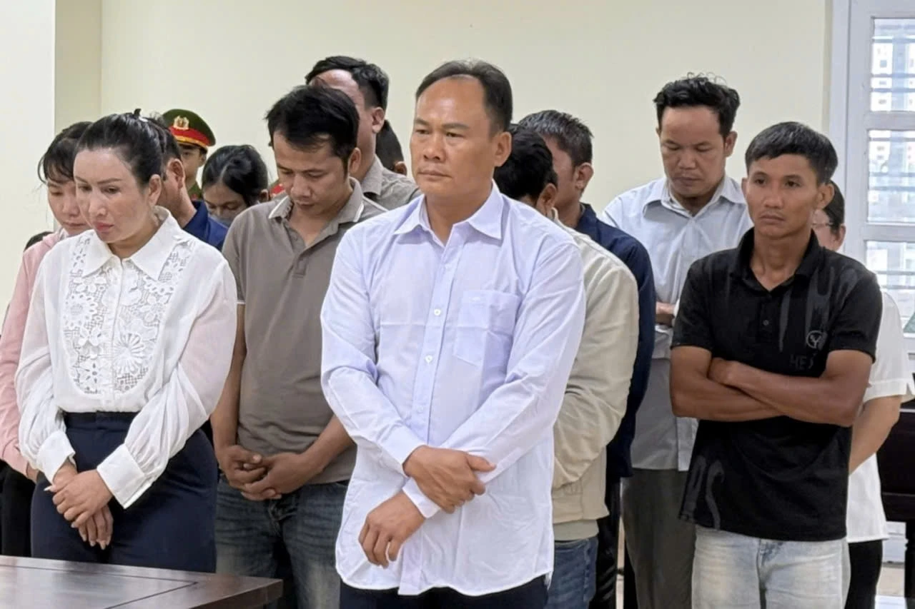 Nữ doanh nhân tỏa sáng vẻ đẹp phụ nữ và chồng cùng lĩnh án tù - Hình 1